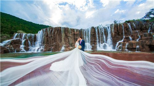 记录下云南丽江蓝月谷蜜月旅行婚纱照,一生最美最潇洒的时刻, 只因你在